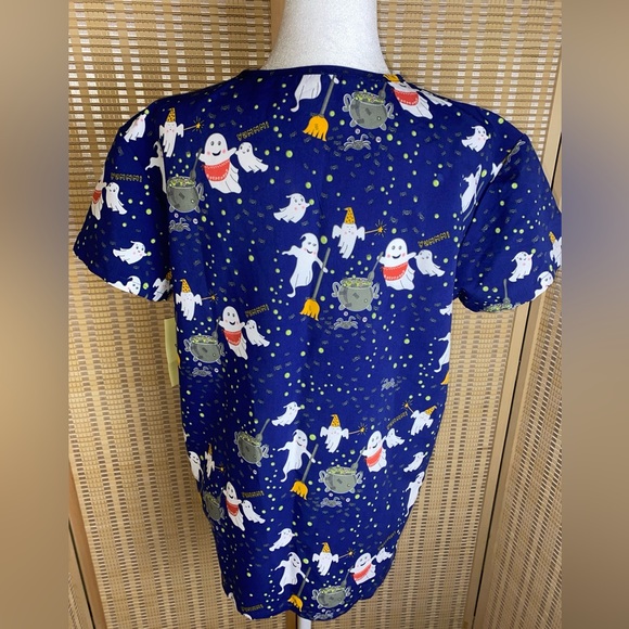 Gabby Brooke Halloween Ghost ScrubTop
Size Medium NWT - Picture 3 of 3